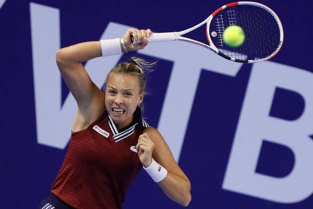 VTB Kremlin Cup 2021 International Tennis Tournament Anett Kontaveit of Estonia returns the ball to Katerina Siniakova of Czech Republic during the women s singles Round of 32 tennis match of the WTA, Tennis Damen 500 VTB Kremlin Cup 2021 International Tennis Tournament at the Luzhniki Palace of Sports on October 19, 2021 in Moscow, Russia. Moscow Russia  Copyright: xMikexKireevx kireev-notitle211019_npXr8