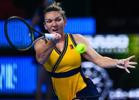 6675482 19.10.2021 Romania s Simona Halep returns a shot during the women s singles first round tennis match against Russia s Anastasia Potapova at the Kremlin Cup, in Moscow, Russia. Vladimir Astapkovich Sputnik Russia Tennis Kremlin Cup  eb54e481695c51cf