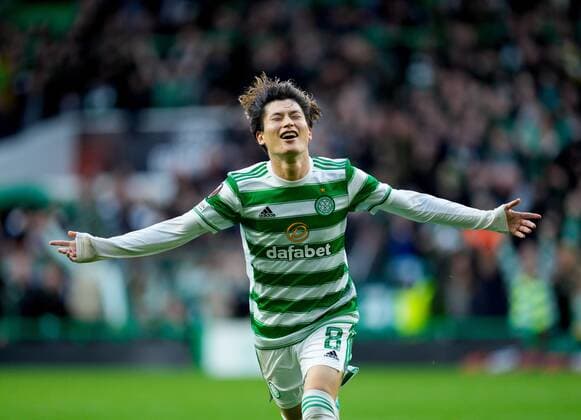 Sport Bilder des Tages Mandatory Credit: Photo by Stuart Wallace Shutterstock (12544065o) Kyogo Furuhashi of Celtic celebrates scoring to give Celtic a 1-0 lead. Celtic v Ferencvaros, UEFA Europa League, Group G, Football, Celtic Park, Glasgow, UK - 19 Oct 2021 EDITORIAL USE ONLY No use with unauthorised audio, video, data, fixture lists, club league logos or live services. Online in-match use limited to 120 images, no video emulation. No use in betting, games or single club league player publications. Celtic v Ferencvaros, UEFA Europa League, Group G, Football, Celtic Park, Glasgow, UK - 19 Oct 2021 EDITORIAL USE ONLY No use with unauthorised audio, video, data, fixture lists, club league logos or live services. Online in-match use limited to 120 images, no video emulation. No use in betting, games or single club league player publications.  Copyright: xStuartxWallace Shutterstockx 12544065o