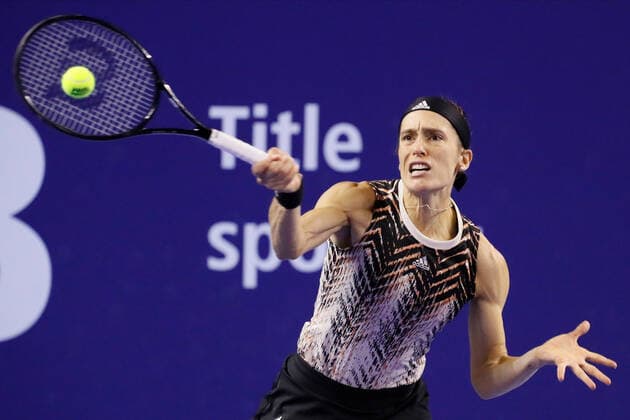 Sport Bilder des Tages VTB Kremlin Cup 2021 International Tennis Tournament Andrea Petkovic of Germany returns the ball to Jelena Ostapenko of Latvia during the women s singles Round of 32 tennis match of the WTA, Tennis Damen 500 VTB Kremlin Cup 2021 International Tennis Tournament at the Luzhniki Palace of Sports on October 19, 2021 in Moscow, Russia. Moscow Russia  Copyright: xMikexKireevx kireev-notitle211019_npGDc