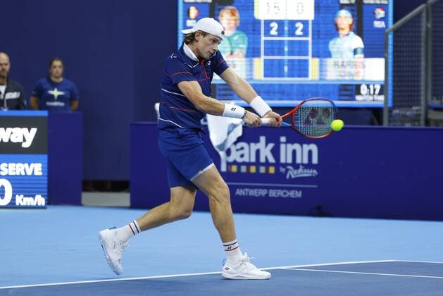 ANTWERPEN, BELGIUM - OCTOBER 19 : BERGS Zizou (BEL) v HARRIS Lloyd (RSA) during the ATP, Tennis Herren 250 European Open Antwerp on October 19, 2021 in Antwerpen, Belgium, 19 10 2021 ( BERGS Zizou (BEL) v HARRIS Lloyd (RSA) - European Open Antwerp PhotoNews Panoramic 