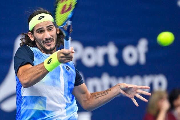 South African Lloyd Harris pictured in action during a match between Belgian Bergs and South-African Harris, in the first round of the European Open Tennis ATP, Tennis Herren tournament, in Antwerp, Tuesday 19 October 2021. LAURIExDIEFFEMBACQ  x3117752x