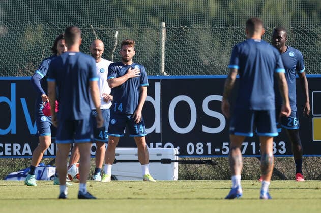 Football, EL, SSC Napoli training SSC Napoli s Belgium striker Dries Mertens gesticulate during training the day before the europa league match SSC Napoli - Legia Warsaw, at the Konami training center Castel Volturno, Caserta, southern Italy, on October 20, 2021. ABPH0148 Copyright: xAntonioxBalascox