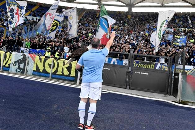 Juan Bernabe, the trainer of the Lazio mascot, the eagle Olimpia, wave the supporters of FC Internazionale during the Serie A football match between SS Lazio and FC Internazionale at Olimpico stadium in Rome (Italy), October 16th, 2021. Photo Insidefoto insidefotoas