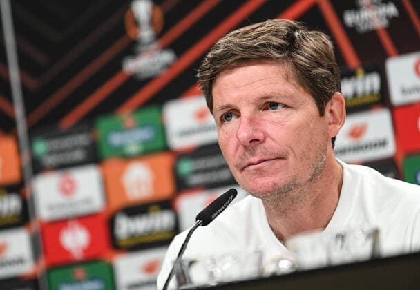 Sport Themen der Woche KW42 Sport Bilder des Tages 20.10.2021, xjhx, Fussball UEFA Europa League, Eintracht Frankfurt, Training und Pressekonferenz emspor, v.l. Trainer Oliver Glasner (Eintracht Frankfurt) zautz (DFL DFB REGULATIONS PROHIBIT ANY USE OF PHOTOGRAPHS as IMAGE SEQUENCES and or QUASI-VIDEO) Frankfurt am Main *** 20 10 2021, xjhx, football UEFA Europa League, Eintracht Frankfurt, training and press conference emspor, v l coach Oliver Glasner Eintracht Frankfurt zautz DFL DFB REGULATES PROHIBIT ANY USE OF PHOTOGRAPHS as IMAGE SEQUENCES and or QUASI VIDEO Frankfurt am Main