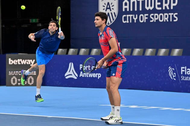 Argentina s Federico Delbonis and Spanish David Vega Hernandez pictured in action during a doubles men game between Belgian pair Gille-Vliegen and Argentina Delbonis and Spanish Hernandez, a 1 8 finals game at the European Open Tennis ATP, Tennis Herren tournament, in Antwerp, Wednesday 20 October 2021. DIRKxWAEM  x3118043x