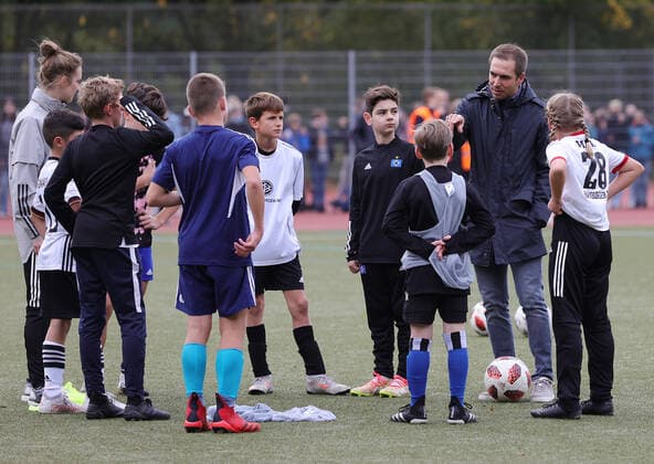 UEFA EURO 2024 Philipp Lahm, Celia Sasic, Andy Grote visit the elite school of football in Hamburg Heidberg Philip Lahm Tournament Director UEFA EURO 2024 with students of the elite school of football