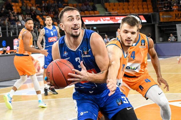 GER, EuroCup, ratiopharm ulm vs Buducnost VOLI Podgorica 20 10 2021, ratiopharm arena, Neu Ulm, GER, EuroCup, ratiopharm ulm vs Buducnost VOLI Podgorica, pictured fighting for the ball, Edin Atic Podgorica, 3 , Fedor Zugic Ulm, 44 nordphotoxGmbHx xHafner nph00200