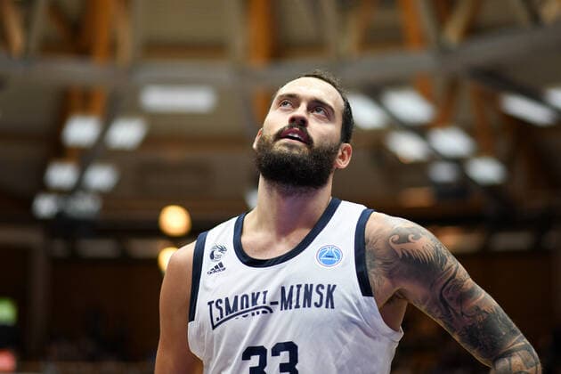 Stefan Jankovic Tsmoki Minsk looks at scoreboard, GER, HAKRO Merlins Crailsheim vs Tsmoki Minsk, 20 10 2021, FIBA Europe Cup, Matchday 2, Season 2021 2022 GER, HAKRO Merlins Crailsheim vs Tsmoki Minsk, 20 10 2021, FIBA Europe Cup, Matchday 2, Season 2021 2022 Crailsheim Copyright: xEibner MichaelxMemmlerx EP_MMR