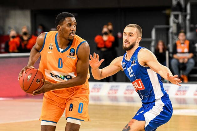 GER, EuroCup, ratiopharm ulm vs Buducnost VOLI Podgorica 20 10 2021, ratiopharm arena, Neu Ulm, GER, EuroCup, ratiopharm ulm vs Buducnost VOLI Podgorica, pictured Semaj Christon Ulm, 0 , Igor Drobnjak Podgorica, 22 nordphotoxGmbHx xHafner nph00200