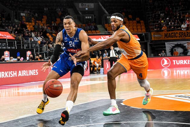 GER, EuroCup, ratiopharm ulm vs Buducnost VOLI Podgorica 20 10 2021, ratiopharm arena, Neu Ulm, GER, EuroCup, ratiopharm ulm vs Buducnost VOLI Podgorica, pictured Jacob Wiley Podgorica, 24 , Jaron Blossomgame Ulm, 4 nordphotoxGmbHx xHafner nph00200