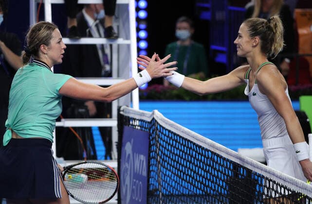 MOSCOW, RUSSIA - OCTOBER 20, 2021: Russia s Anastasia Pavlyuchenkova (L) and Bernarda Pera of the United States shake hands after their womenâ€™s singles Round 2 tennis match against Pera of the United States at the VTB Kremlin Cup 2021 at the Luzhniki Sports Palace. Mikhail Tereshchenko TASS  TS114FAD