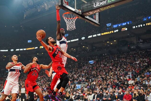 October 20, 2021, Toronto, on, Canada: Toronto Raptors guard Fred VanVleet (23) attempts a lay-up against Washington Wizards centre Montrezl Harrell (6) during first half NBA, Basketball Herren, USA action in Toronto Wednesday, October 20, 2021. Canada News - October 20, 2021  - ZUMAc35_ 20211020_zaf_c35_024 Copyright: xEvanxBuhlerx