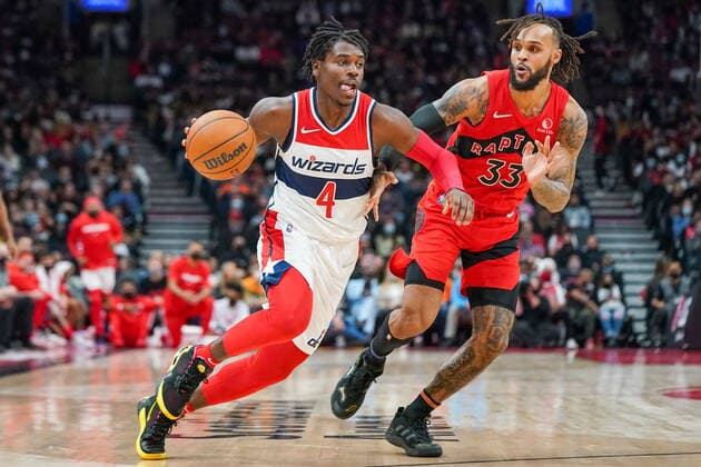 October 20, 2021, Toronto, on, Canada: Washington Wizards guard Aaron Holiday (4) drives past Toronto Raptors guard Gary Trent Jr. (33) during second half NBA, Basketball Herren, USA action in Toronto Wednesday, October 20, 2021. Canada News - October 20, 2021  - ZUMAc35_ 20211020_zaf_c35_029 Copyright: xEvanxBuhlerx