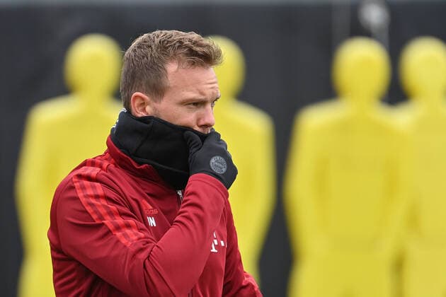 Coach Julian NAGELSMANN Bayern Muenchen tested positive for Corona despite double vaccination Archive photo Coach Julian NAGELSMANN Bayern Muenchen single image,cropped single subject,skeptical,gestures,half figure,half figure Football Champions League Benfica Lisbon FC Bayern Muenchen,final training on 19 10 2021