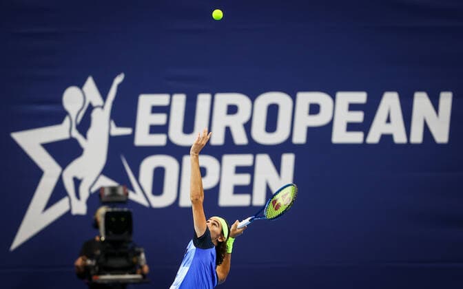 South African Lloyd Harris pictured in action during a singles match between German Struff and South-African Harris, in the 1 8 finals of the European Open Tennis ATP, Tennis Herren tournament, in Antwerp, Thursday 21 October 2021. DAVIDxPINTENS  x3119081x