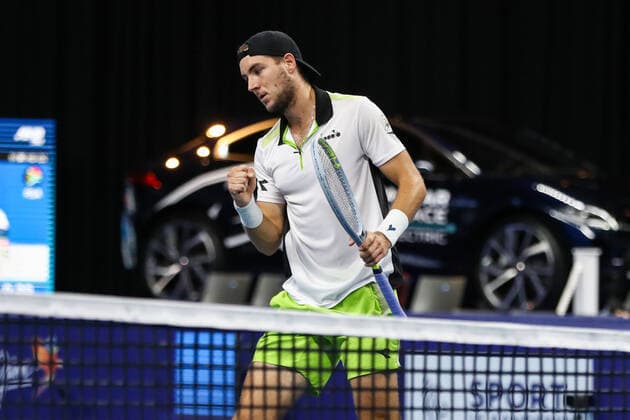German Jan-Lennard Struff pictured during a singles match between German Struff and South-African Harris, in the 1 8 finals of the European Open Tennis ATP, Tennis Herren tournament, in Antwerp, Thursday 21 October 2021. DAVIDxPINTENS  x3119085x