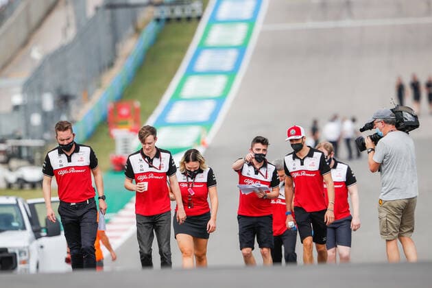 trackwalk ILOTT Callum (gbr), Alfa Romeo Racing ORLEN, GIOVINAZZI Antonio (ita), Alfa Romeo Racing ORLEN C41, portrait during the Formula 1 Aramco United States Grand Prix 2021, 17th round of the 2021 FIA Formula One World Championship, WM, Weltmeisterschaft from October 21 to 24, 2021 on the Circuit of the Americas, in Austin, Texas, United States of American - F1 - UNITED STATES GRAND PRIX 2021 DPPI Panoramic  00121035__V2_5525