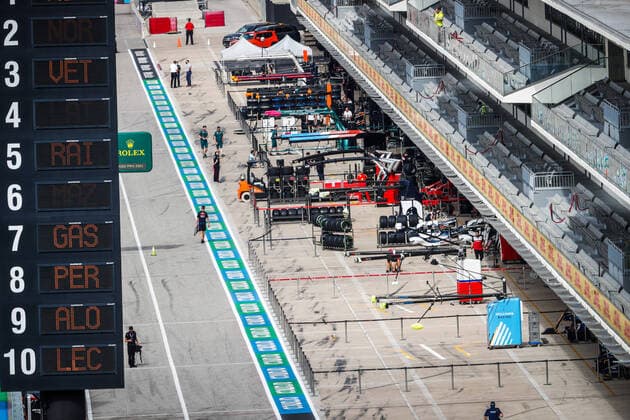 pitlane, during the Formula 1 Aramco United States Grand Prix 2021, 17th round of the 2021 FIA Formula One World Championship, WM, Weltmeisterschaft from October 21 to 24, 2021 on the Circuit of the Americas, in Austin, Texas, United States of American - F1 - UNITED STATES GRAND PRIX 2021 DPPI Panoramic  00121035__V2_5663