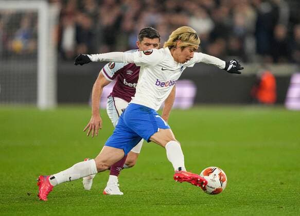 Mandatory Credit: Photo by Jed Leicester Shutterstock (12547371ae) Aaron Cresswell of West Ham and Junya Ito of Genk West Ham United v Genk, UEFA Europa League, Group H, Football, The London Stadium, London, UK - 21 Oct 2021 EDITORIAL USE ONLY No use with unauthorised audio, video, data, fixture lists, club league logos or live services. Online in-match use limited to 120 images, no video emulation. No use in betting, games or single club league player publications. West Ham United v Genk, UEFA Europa League, Group H, Football, The London Stadium, London, UK - 21 Oct 2021 EDITORIAL USE ONLY No use with unauthorised audio, video, data, fixture lists, club league logos or live services. Online in-match use limited to 120 images, no video emulation. No use in betting, games or single club league player publications. Copyright: xJedxLeicester Shutterstockx 12547371ae