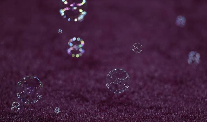 London, England, 21st October 2021. Bubbles float down to the claret coloured carpet during the UEFA Europa League match at the London Stadium, London. Picture credit should read: David Klein Sportimage EDITORIAL USE ONLY. No use with unauthorised audio, video, data, fixture lists, club league logos or live services. Online in-match use limited to 120 images, no video emulation. No use in betting, games or single club league player publications. SPI-1258-0014