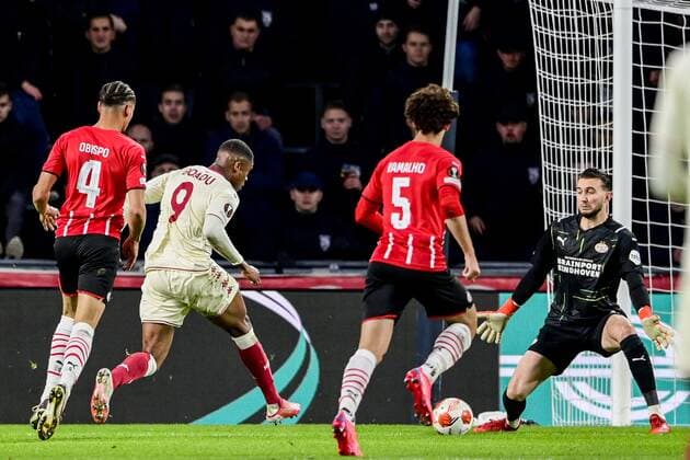 EINDHOVEN Myron Boadu of AS Monaco scores the 0 1 during the UEFA Europa League match between PSV Eindhoven and AS Monaco at Phillips Stadium on October 21, 2021 in Eindhoven, Netherlands ANP OLAF KRAAK UEFA Europa League 2021 2022 xVIxANPxSportx xxANPxIVx 439503214