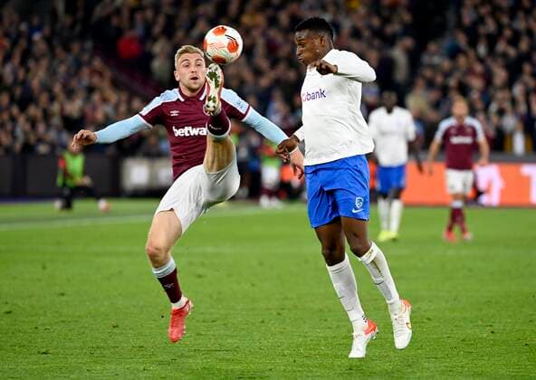 LONDON, - OCTOBER 21 : West Ham s Jarrod Bowen and Jhon Lucumi defender of KRC Genk pictured in the olympic stadium of London during the UEFA Europa League group H match between West Ham United and KRC Genk on october 20, 2021 in London, United Kingdom 21 10 2021 ( West Ham v KRG Genk Europa league PhotoNews Panoramic 