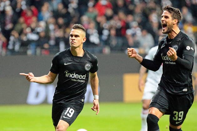 21 10 2021, xovx, football UEFA Europa League, Eintracht Frankfurt Olympiakos Piraeus v l cheering after scoring the 1 0 beri Rafael Borre Eintracht Frankfurt and Goncalo Paciencia Eintracht Frankfurt DFL DFB REGULATIONS PROHIBIT ANY USE OF PHOTOGRAPHS as IMAGE SEQUENCES and or QUASI VIDEO emspor Frankfurt
