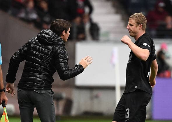 21 10 2021, xjhx, football UEFA Europa League, Eintracht Frankfurt Olympiakos Piraeus emspor, v l coach Oliver Glasner Eintracht Frankfurt zautz gestures Martin Hinteregger Eintracht Frankfurt zautz DFL DFB REGULATES PROHIBIT ANY USE OF PHOTOGRAPHS as IMAGE SEQUENCES and or QUASI VIDEO Frankfurt am Main
