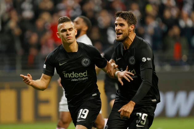 21 10 2021, Football, Europa League 2021 2022, Eintracht Frankfurt Olympiakos Piraeus, GER, Frankfurt am Main, Deutsche Bank Park Picture from left Goal scorer Rafael Borre Eintracht Frankfurt and Goncalo Paciencia Eintracht Frankfurt , cheering after the goal to 1 0, cheering, cheering, cheering, emotions DFL REGULATES PROHIBIT ANY USE OF PHOTOGRAPHS AS IMAGE SEQUENCES AND OR QUASI VIDEO Copyright: HMBxMedia xHeikoxBecker