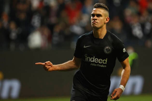 21 10 2021, Football, Europa League 2021 2022, Eintracht Frankfurt Olympiakos Piraeus, GER, Frankfurt am Main, Deutsche Bank Park Picture from left Goalkeeper Rafael Borre Eintracht Frankfurt , cheering after the goal to 1 0, cheering, cheering, cheering, emotions DFL REGULATES PROHIBIT ANY USE OF PHOTOGRAPHS AS IMAGE SEQUENCES AND OR QUASI VIDEO Copyright: HMBxMedia xHeikoxBecker