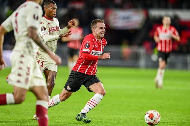 EINDHOVEN Mario Gotze of PSV Eindhoven during the UEFA Europa League match between PSV Eindhoven and AS Monaco at Phillips Stadium on October 21, 2021 in Eindhoven, Netherlands ANP OLAF KRAAK UEFA Europa League 2021 2022 xVIxANPxSportx xxANPxIVx 439503572