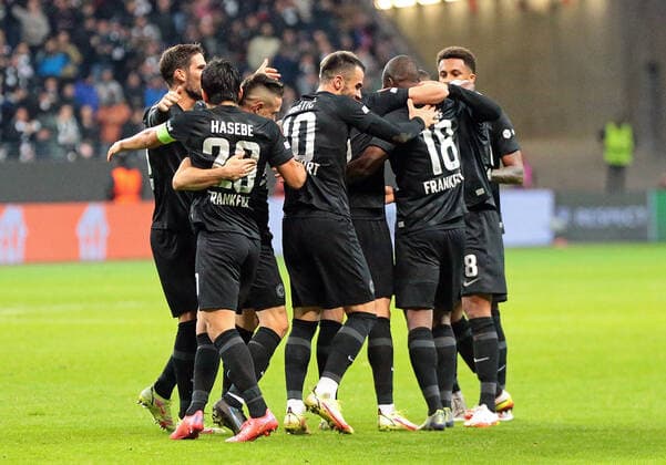 21 10 2021, xovx, football UEFA Europa League, Eintracht Frankfurt Olympiakos Piraeus cheering after the goal to 2 1 by Almamy Toure Eintracht Frankfurt DFL DFB REGULATIONS PROHIBIT ANY USE OF PHOTOGRAPHS as IMAGE SEQUENCES and or QUASI VIDEO emspor Frankfurt