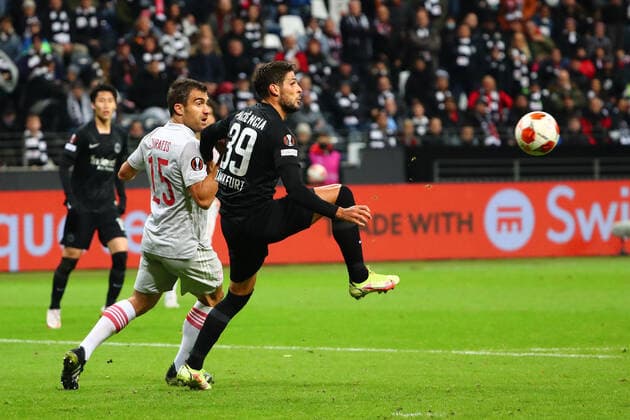 Goncalo Paciencia Frankfurt vs Sokratis Papastathopoulos Piraeus Eintracht Frankfurt vs Olympiakos Piraeus, Football, Europa League, 21 10 2021 Eintracht Frankfurt vs Olympiakos Piraeus, Football, Europa League, 21 10 2021 Frankfurt Copyright: xEibner-Pressefotox EP_RWS