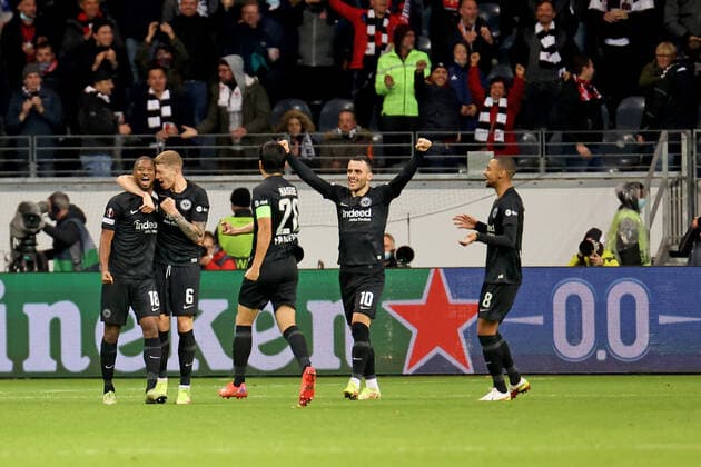 Frankfurt, Germany 21 October 2021 Europa League 2021 2022 Eintracht Frankfurt vs Olympiakos Piraeus Goal scorer Almamy Toure Frankfurt 1 v li is delighted with his goal to make it 2 1 Deutsche Bank Park Hessen Copyright: xFotostandx xRacochax