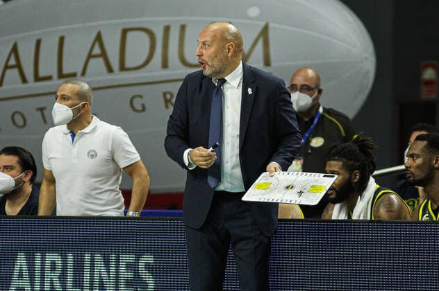 October 21, 2021, MADRID, MADRID, SPAIN: Sada Djorjevic, head coach of Fenerbahce, gestures during Turkish Airlines Euroleague basketball match between Real Madrid and Fenerbahce at Wizink Center on October 21th, 2021 in Madrid, Spain. MADRID SPAIN - ZUMAa181 20211021_zaa_a181_068 Copyright: xIrinaxR.xHipolitox