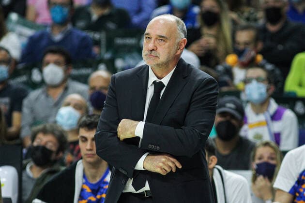 October 21, 2021, MADRID, MADRID, SPAIN: Pablo Laso, head coach of Real Madrid, gestures during Turkish Airlines Euroleague basketball match between Real Madrid and Fenerbahce at Wizink Center on October 21th, 2021 in Madrid, Spain. MADRID SPAIN - ZUMAa181 20211021_zaa_a181_070 Copyright: xIrinaxR.xHipolitox