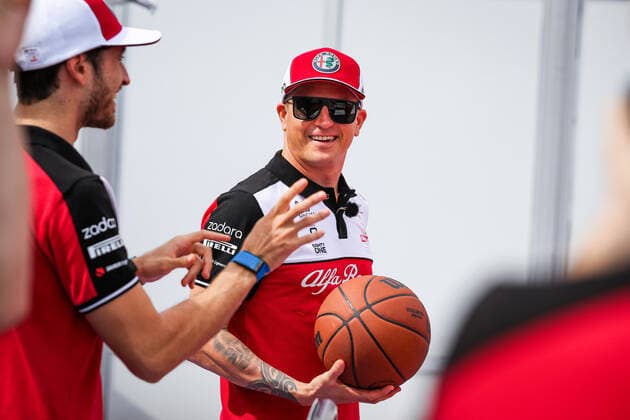 RAIKKONEN Kimi (fin), Alfa Romeo Racing ORLEN C41, portrait playing basketball during the Formula 1 Aramco United States Grand Prix 2021, 17th round of the 2021 FIA Formula One World Championship, WM, Weltmeisterschaft from October 21 to 24, 2021 on the Circuit of the Americas, in Austin, Texas, United States of American - F1 - UNITED STATES GRAND PRIX 2021 DPPI Panoramic  20211021_GOODEN_FGO07276