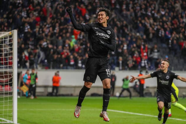 Football UEFA Europa League 03 Matchday Eintracht Frankfurt Olympiakos Piraeus on 21 10 2021 at Deutsche Bank Park in Frankfurt Cheers, goal cheers, goal scorer Daichi Kamada Frankfurt cheers after scoring 3 to 1 UR