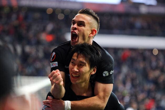 Rafael Borre Frankfurt, top and Daichi Kamada Frankfurt, bottom celebrate the goal to make it 3 1 against Piraeus Eintracht Frankfurt vs Olympiakos Piraeus, football, Europa League, 21 10 2021 Eintracht Frankfurt vs Olympiakos Piraeus, football, Europa League, 21 10 2021 Frankfurt Copyright: xEibner-Pressefotox EP_RWS