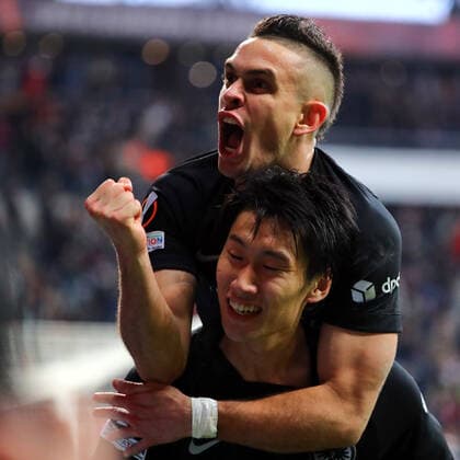 Rafael Borre Frankfurt, top and Daichi Kamada Frankfurt, bottom celebrate the goal to make it 3 1 against Piraeus Eintracht Frankfurt vs Olympiakos Piraeus, football, Europa League, 21 10 2021 Eintracht Frankfurt vs Olympiakos Piraeus, football, Europa League, 21 10 2021 Frankfurt Copyright: xEibner-Pressefotox EP_RWS
