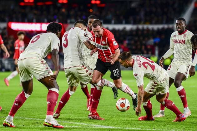 EINDHOVEN Mario Gotze of PSV Eindhoven during the UEFA Europa League match between PSV Eindhoven and AS Monaco at Phillips Stadium on October 21, 2021 in Eindhoven, Netherlands ANP OLAF KRAAK UEFA Europa League 2021 2022 xVIxANPxSportx xxANPxIVx 439506811