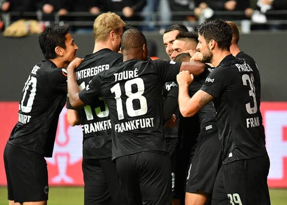 21 10 2021, xjhx, football UEFA Europa League, Eintracht Frankfurt Olympiakos Piraeus emspor, v l goal celebration after goal celebrating the goal celebrate 3 1 by Daichi Kamada Eintracht Frankfurt Makoto Hasebe Eintracht Frankfurt Djibril Sow Eintracht Frankfurt Goncalo Paciencia Eintracht Frankfurt DFL DFB REGULATIONS PROHIBIT ANY USE OF PHOTOGRAPHS as IMAGE SEQUENCES and or QUASI VIDEO Frankfurt am Main