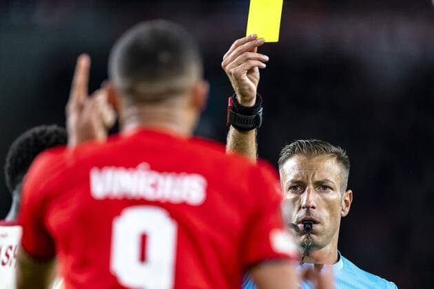 EINDHOVEN, Netherlands, 21-10-2021, football, Philips stadium, Europa League, season 2021 2022, during the match PSV - Monaco, yelow card for PSV player Carlos Vinicius, Referee Davide Massa PSV - Monaco  x13999088x Copyright: