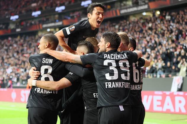 Eintracht Frankfurt Olympiakos Piraeus, UEFA Europa League Goal to 3 1 by Daichi Kamada Eintracht Frankfurt, 15 , on top of the cheering Makoto Hasebe Eintracht Frankfurt, 20 UEFA Europa League match between Eintracht Frankfurt and Olympiakos Piraeus on 21 October 2021 at Deutsche Bank Park in Frankfurt am Main , Frankfurt am Main Hesse Germany Deutsche Bank Park