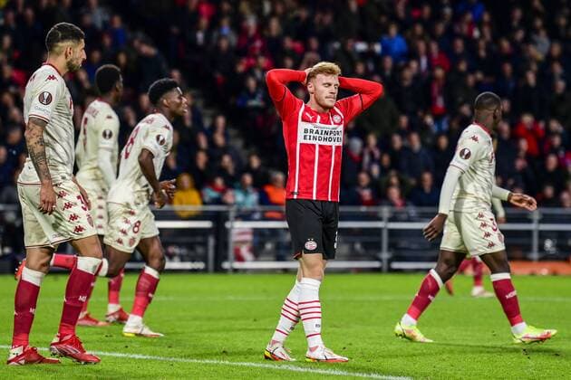 EINDHOVEN Yorbe Vertessen of PSV Eindhoven is disappointed with a missed opportunity during the UEFA Europa League match between PSV Eindhoven and AS Monaco at Phillips stadium on October 21, 2021 in Eindhoven, Netherlands ANP OLAF KRAAK UEFA Europa League 2021 2022 xVIxANPxSportx xxANPxIVx 439507632