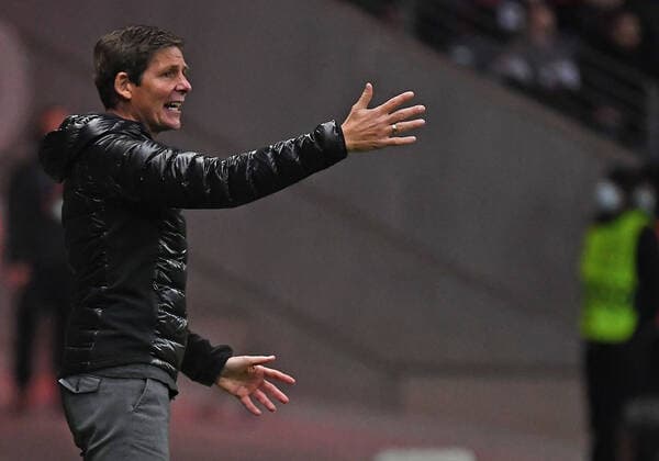 21 10 2021, xjhx, football UEFA Europa League, Eintracht Frankfurt Olympiakos Piraeus emspor, v l coach Oliver Glasner Eintracht Frankfurt zautz gestures DFL DFB REGULATES PROHIBIT ANY USE OF PHOTOGRAPHS as IMAGE SEQUENCES and or QUASI VIDEO Frankfurt am Main