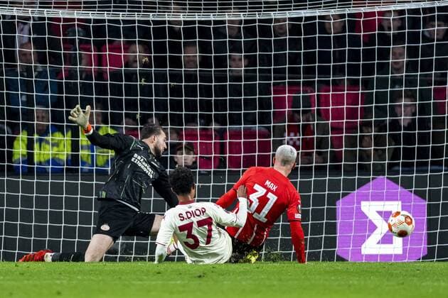EINDHOVEN, Netherlands, 21-10-2021, football, Philips stadium, Europa League, season 2021 2022, during the match PSV - Monaco, AS Monaco player Sofiane Diop scores the 1-2 PSV - Monaco  x13999714x Copyright: