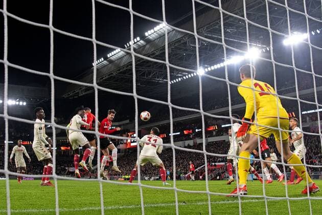 EINDHOVEN Marco van Ginkel heads on goal during the UEFA Europa League match between PSV Eindhoven and AS Monaco at Phillips Stadium on October 21, 2021 in Eindhoven, Netherlands ANP OLAF KRAAK UEFA Europa League 2021 2022 xVIxANPxSportx xxANPxIVx 439509763