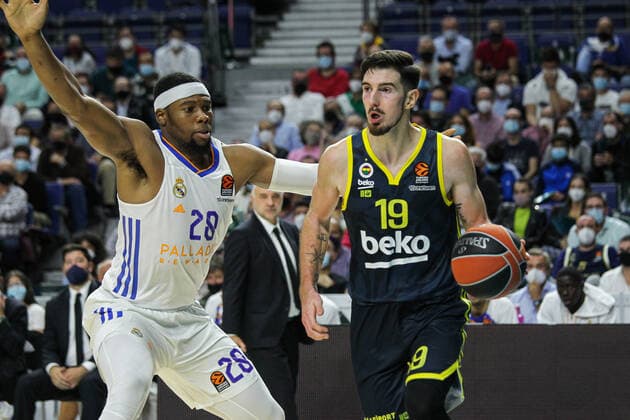 October 21, 2021, MADRID, MADRID, SPAIN: Guerschon Yabusele of Real Madrid and Nando de Colo of Fenerbahce in action during Turkish Airlines Euroleague basketball match between Real Madrid and Fenerbahce at Wizink Center on October 21th, 2021 in Madrid, Spain. MADRID SPAIN - ZUMAa181 20211021_zaa_a181_114 Copyright: xIrinaxR.xHipolitox